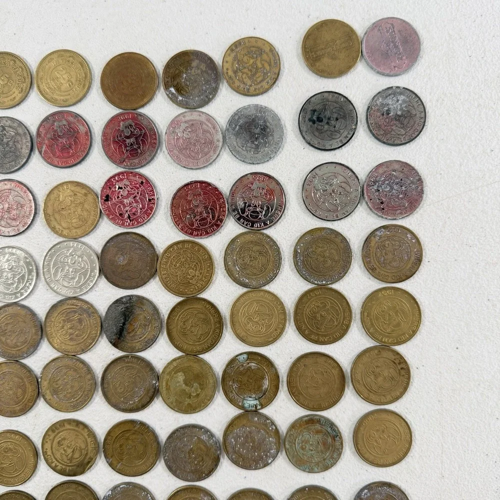 159 VINTAGE CHUCK E CHEESE TOKENS LOT 1980S-1990S‎ ARCADE TOKEN COLLECTION